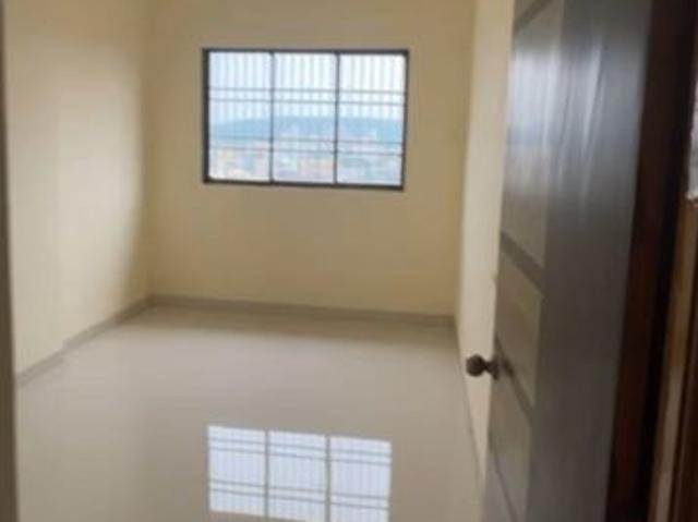 Resale | 3 BHK 1202 Sq.Ft. Apartment in Innovative Solitaire
