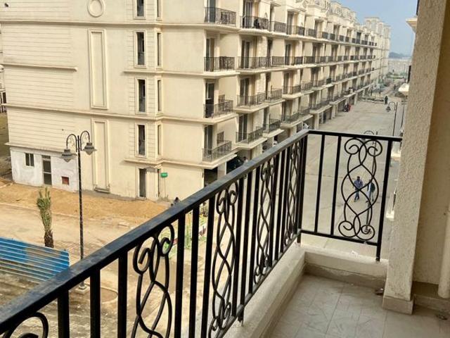 Resale | 3 BHK 1210 Sq.Ft. Apartment in Signature Global Park