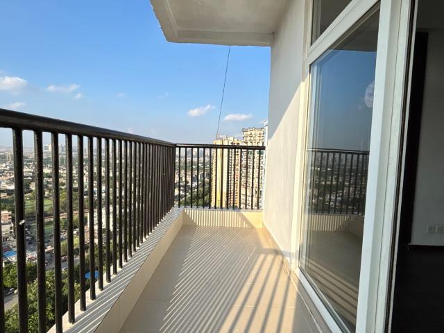 Resale | 3 BHK 1215 Sq.Ft. Apartment in Gulmohur Garden