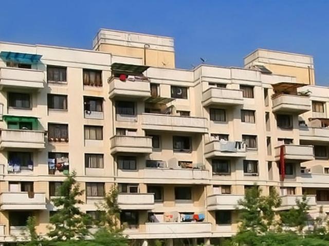Resale | 3 BHK + 1220 Sq.Ft. Apartment in Hill Mist Harmony Apartment