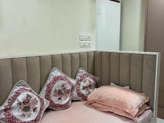 Resale | 3 BHK 1220 Sq.Ft. Apartment in Omkar Alta Monte