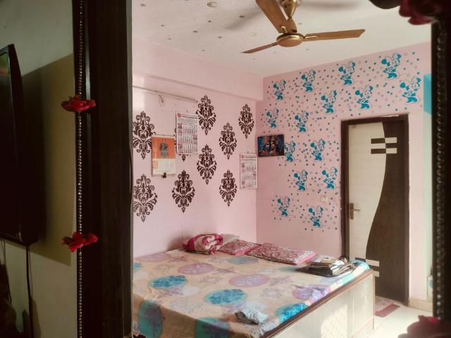 Resale | 3 BHK + 1235 Sq.Ft. Apartment in Uninav Heights Phase I