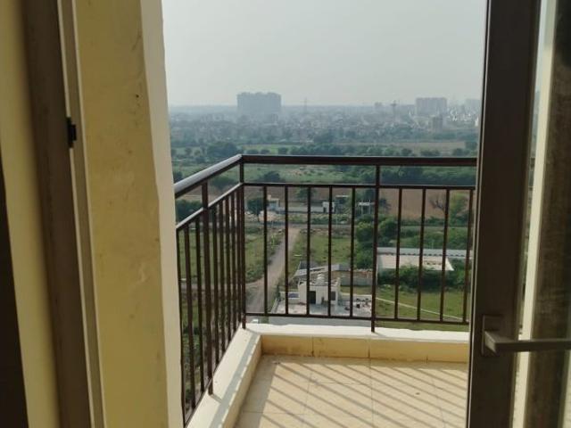 Resale | 3 BHK + 1343 Sq.Ft. Apartment in Umang Summer Palms