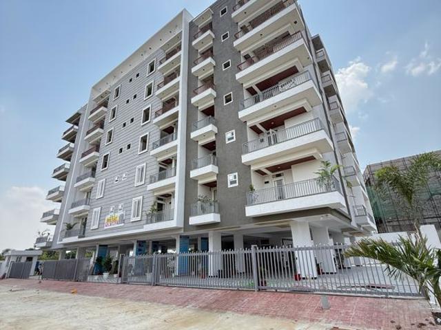 Resale | 3 BHK + 1340 Sq.Ft. Apartment in CM Town Square