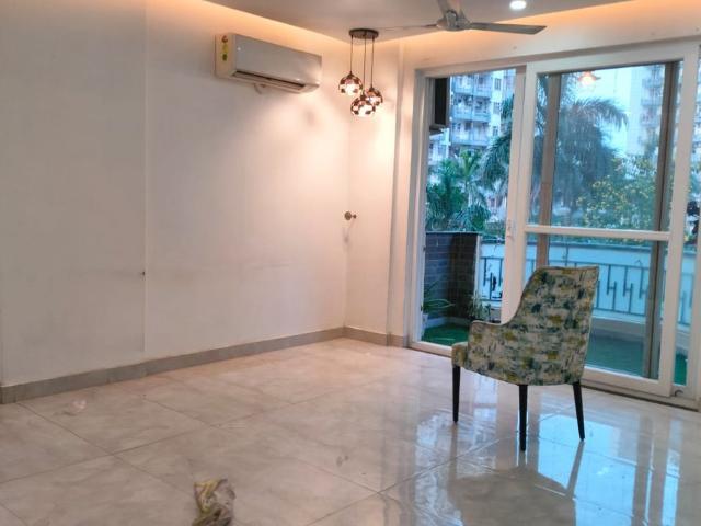 Resale | 3 BHK 1349 Sq.Ft. Apartment in Maple Heights