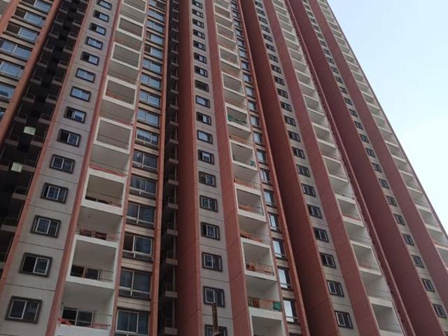 Resale | 3 BHK 1353 Sq.Ft. Apartment in Urbanrise On Cloud 33