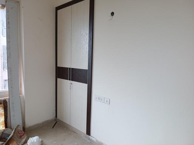 Resale | 3 BHK 1350 Sq.Ft. Apartment in Amrapali Heartbeat City