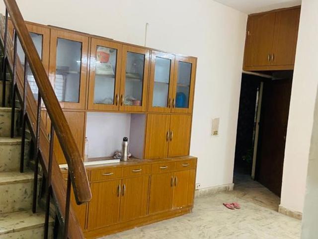 Resale | 3 BHK 1350 Sq.Ft. Apartment in Arun Vihar Sector 37
