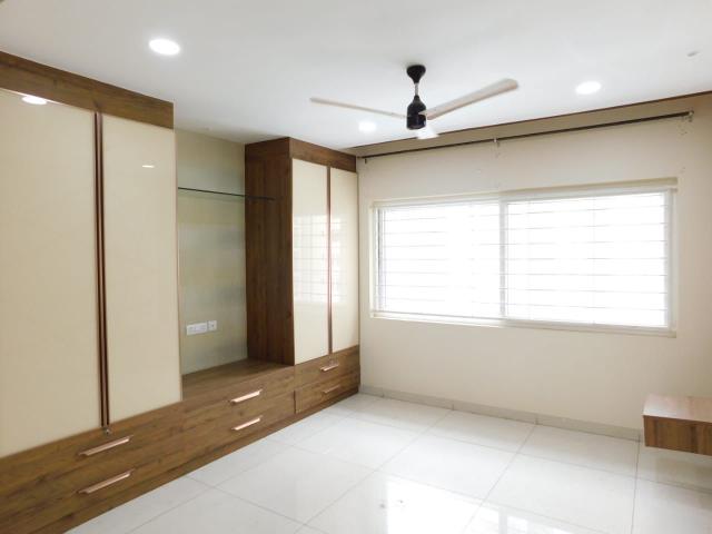 Resale | 3 BHK 1350 Sq.Ft. Apartment in Balaji Heights Hastinapuram