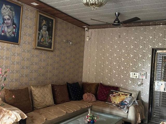 Resale | 3 BHK 1350 Sq.Ft. Apartment in Gayatri CGHS