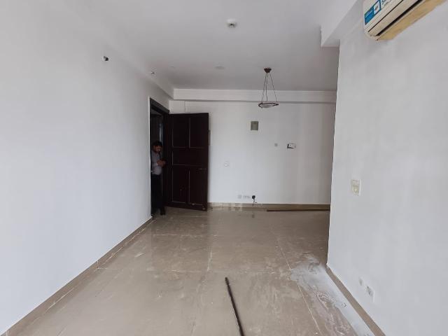 Resale | 3 BHK 1350 Sq.Ft. Apartment in Gardenia Square I