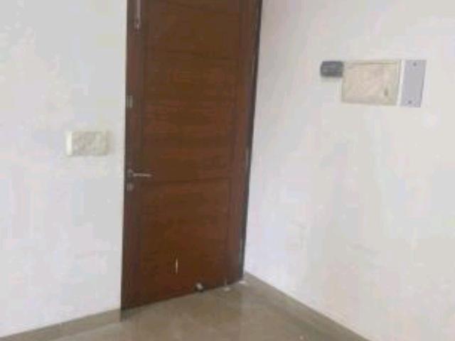 Resale | 3 BHK 1350 Sq.Ft. Apartment in Emaar Emerald Estate