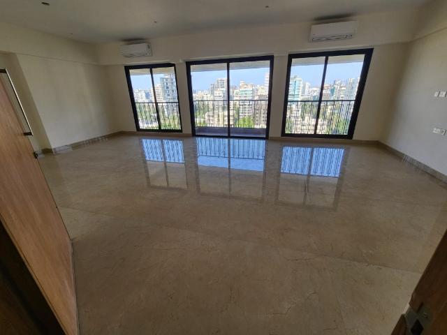 Resale | 3 BHK 1350 Sq.Ft. Apartment in Mirchandani Triton