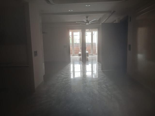 Resale | 3 BHK 1350 Sq.Ft. Apartment in Shakti Khand
