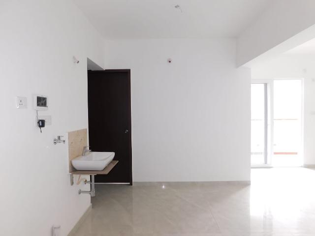 Resale | 3 BHK 1350 Sq.Ft. Apartment in RR Lunkad 66 Avenue