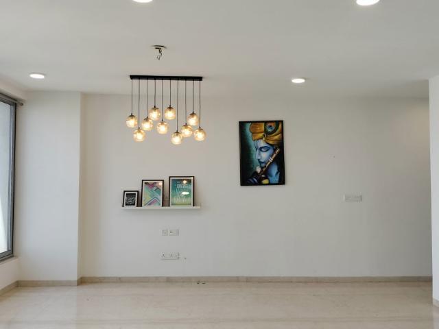 Resale | 3 BHK 1367 Sq.Ft. Apartment in Oberoi Realty Esquire