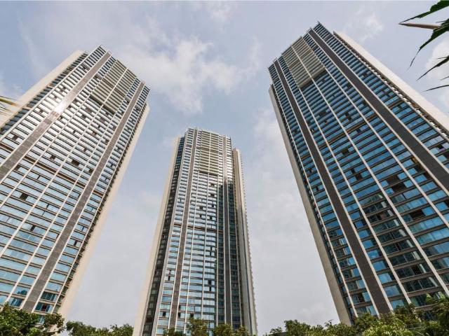 Resale | 3 BHK 1367 Sq.Ft. Apartment in Oberoi Realty Esquire
