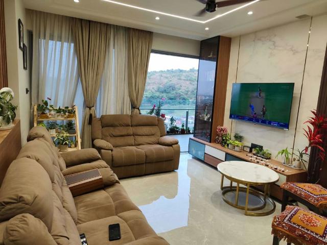 Resale | 3 BHK 1370 Sq.Ft. Apartment in Kalpataru Jade Residences