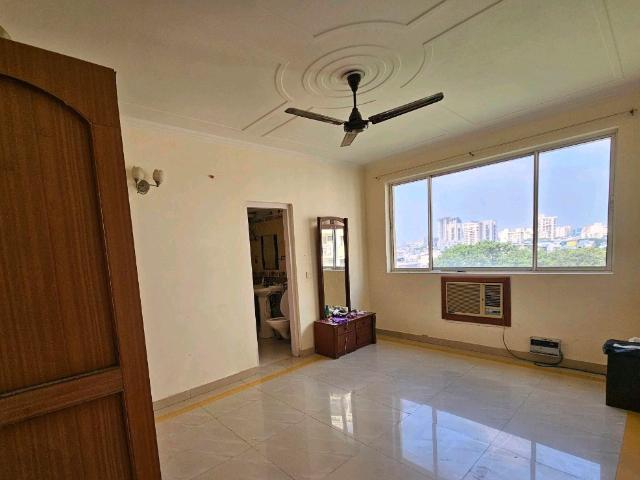 Resale | 3 BHK 1371 Sq.Ft. Apartment in DLF Ridgewood Estate
