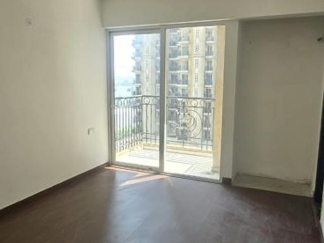Resale | 3 BHK 1380 Sq.Ft. Apartment in Prateek Grand City