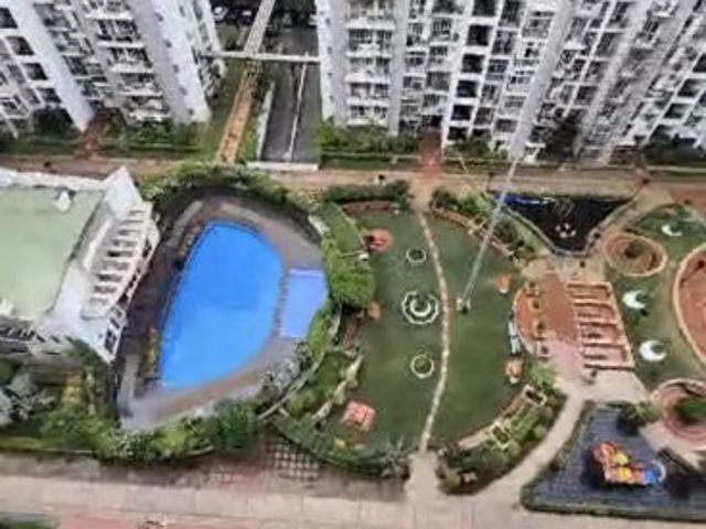 Resale | 3 BHK 1385 Sq.Ft. Apartment in Prateek Wisteria
