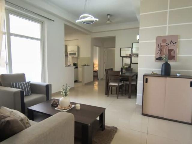 Resale | 3 BHK 1390 Sq.Ft. Apartment in Amrapali Sapphire