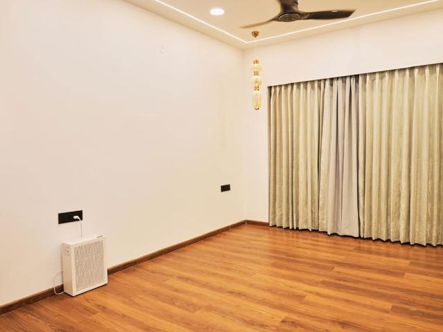 Resale | 3 BHK + 1395 Sq.Ft. Apartment in Emaar Emerald Estate