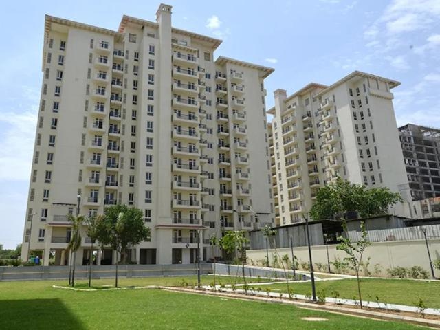 Resale | 3 BHK 1395 Sq.Ft. Apartment in Emaar Emerald Estate