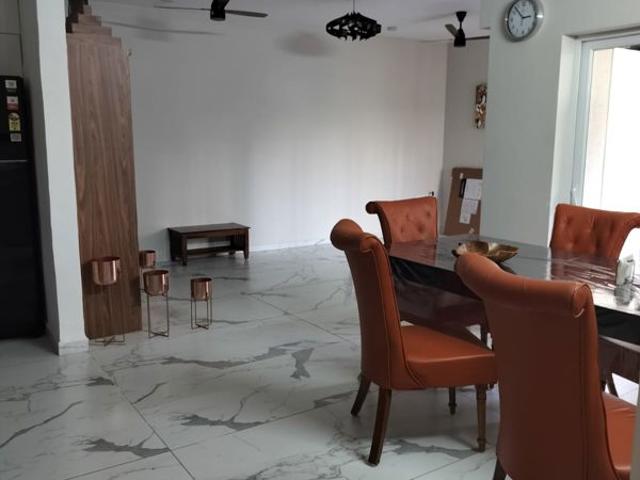 Resale | 3 BHK 1303 Sq.Ft. Apartment in Kumar Peninsula