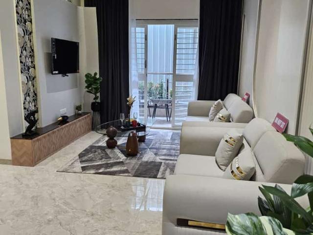 Resale | 3 BHK 1300 Sq.Ft. Apartment in Chaandrai Redision Royal