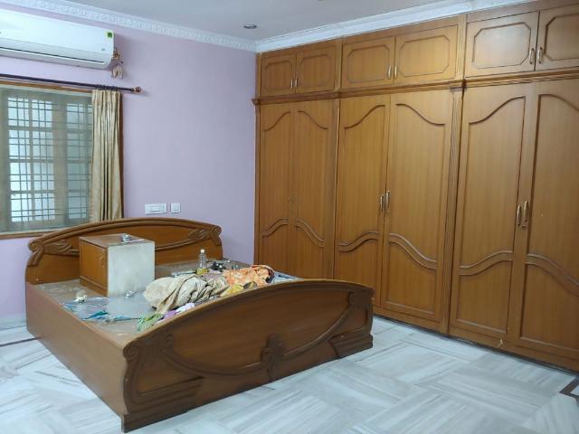 Resale | 3 BHK 1300 Sq.Ft. Apartment in Dharani Apartment Dilsukh Nagar
