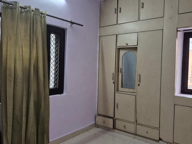 Resale | 3 BHK 1300 Sq.Ft. Apartment in Mayur Vihar