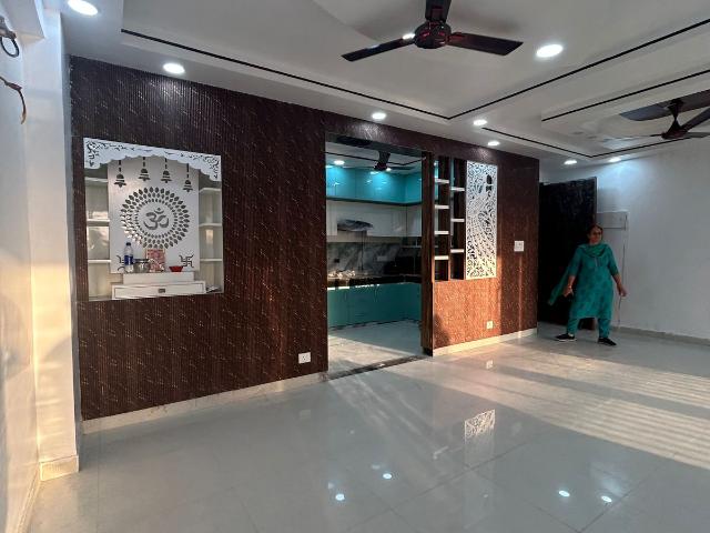 Resale | 3 BHK 1300 Sq.Ft. Apartment in Sector 4 Dwarka