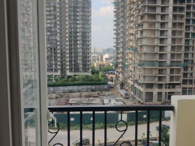 Resale | 3 BHK 1310 Sq.Ft. Apartment in Emaar Emerald Plaza