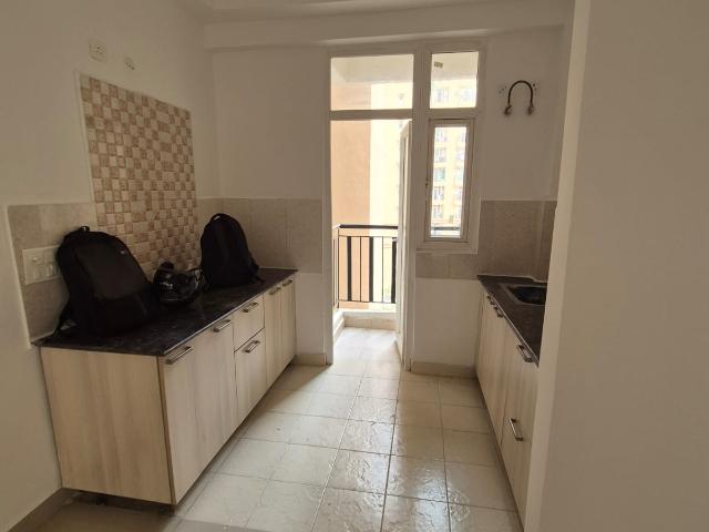 Resale | 3 BHK 1315 Sq.Ft. Apartment in Amrapali Princely Estate
