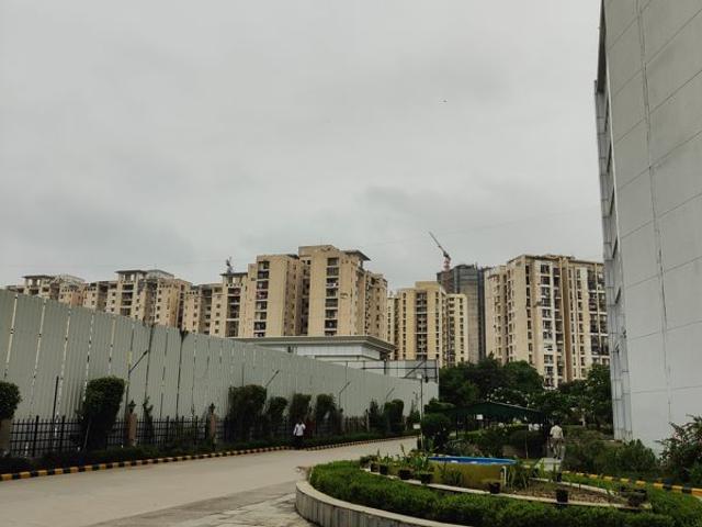 Resale | 3 BHK 1320 Sq.Ft. Apartment in Jaypee Green Wish town Klassic