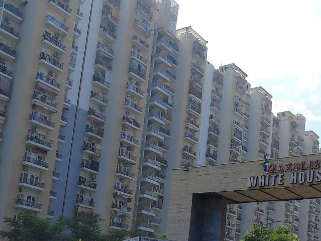 Resale | 3 BHK 1320 Sq.Ft. Apartment in Maxblis White House