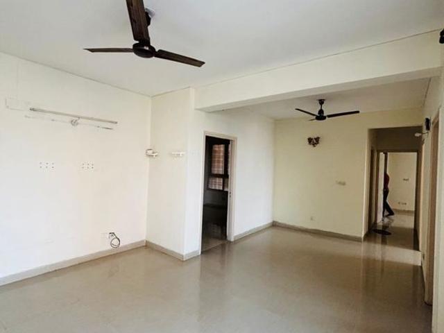 Resale | 3 BHK 1326 Sq.Ft. Apartment in Tulip White