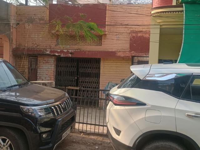 Resale | 3 BHK + 133 Sq.Yd. Independent House in Sector 7