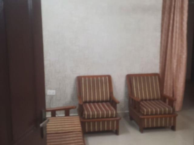 Resale | 3 BHK 1450 Sq.Ft. Apartment in Arun Vihar Sector 37