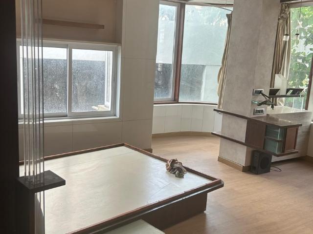 Resale | 3 BHK 1450 Sq.Ft. Apartment in Nanik Niwas Breach