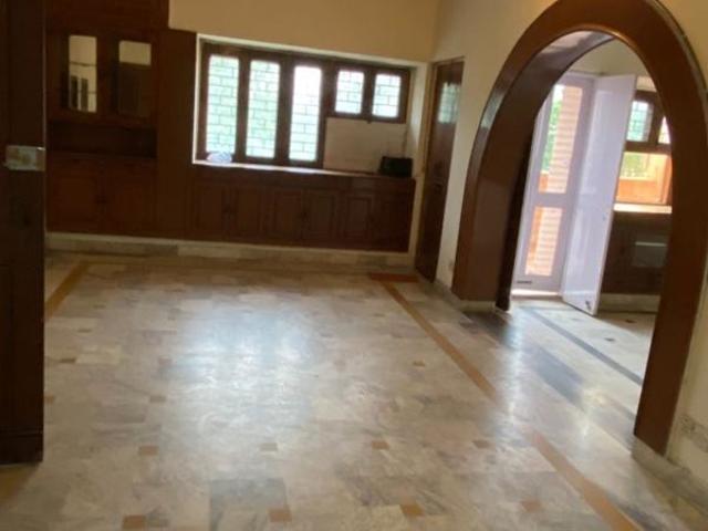 Resale | 3 BHK + 1450 Sq.Ft. Apartment in Sarita Vihar