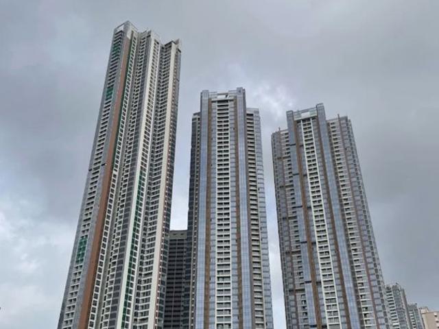 Resale | 3 BHK + 1450 Sq.Ft. Apartment in Piramal Mahalaxmi Central Tower