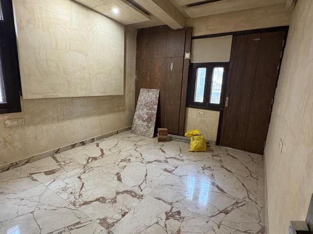 Resale | 3 BHK 1450 Sq.Ft. Apartment in Rajnigandha Apartment