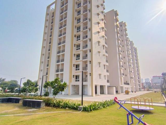 Resale | 3 BHK 1465 Sq.Ft. Apartment in E Square Aspire