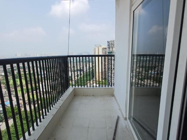 Resale | 3 BHK 1495 Sq.Ft. Apartment in Amrapali Platinum