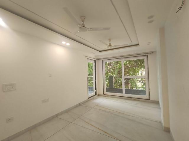 Resale | 3 BHK 1400 Sq.Ft. Apartment in Janakpuri