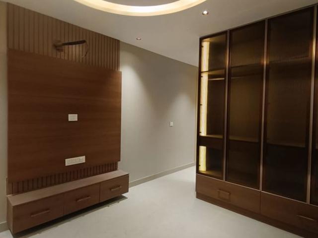 Resale | 3 BHK 1400 Sq.Ft. Apartment in Janakpuri