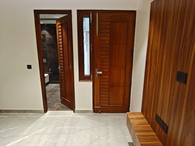 Resale | 3 BHK 1400 Sq.Ft. Apartment in Sector 4 Dwarka
