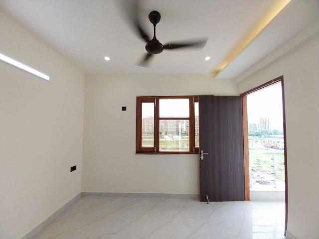 Resale | 3 BHK 1400 Sq.Ft. Apartment in Sector 5 Dwarka